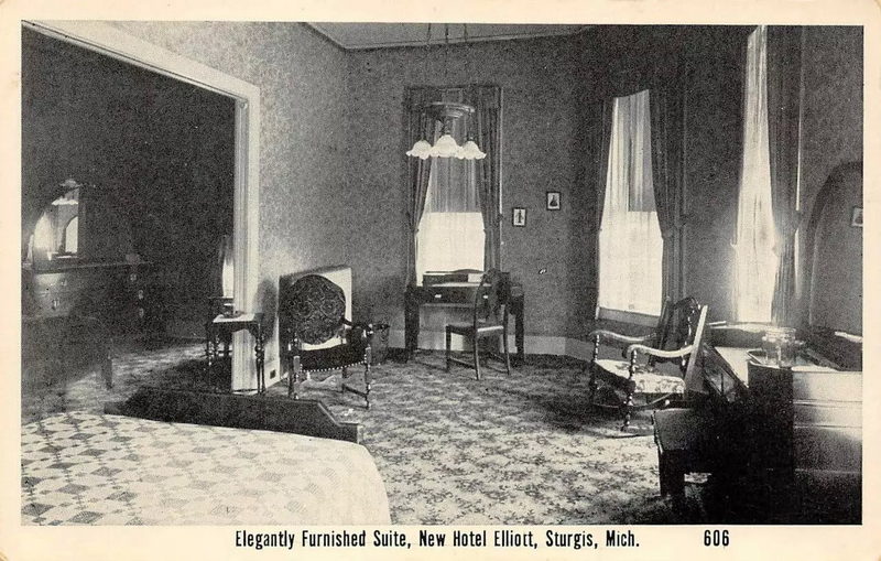 Hotel Elliott - Postcard (newer photo)